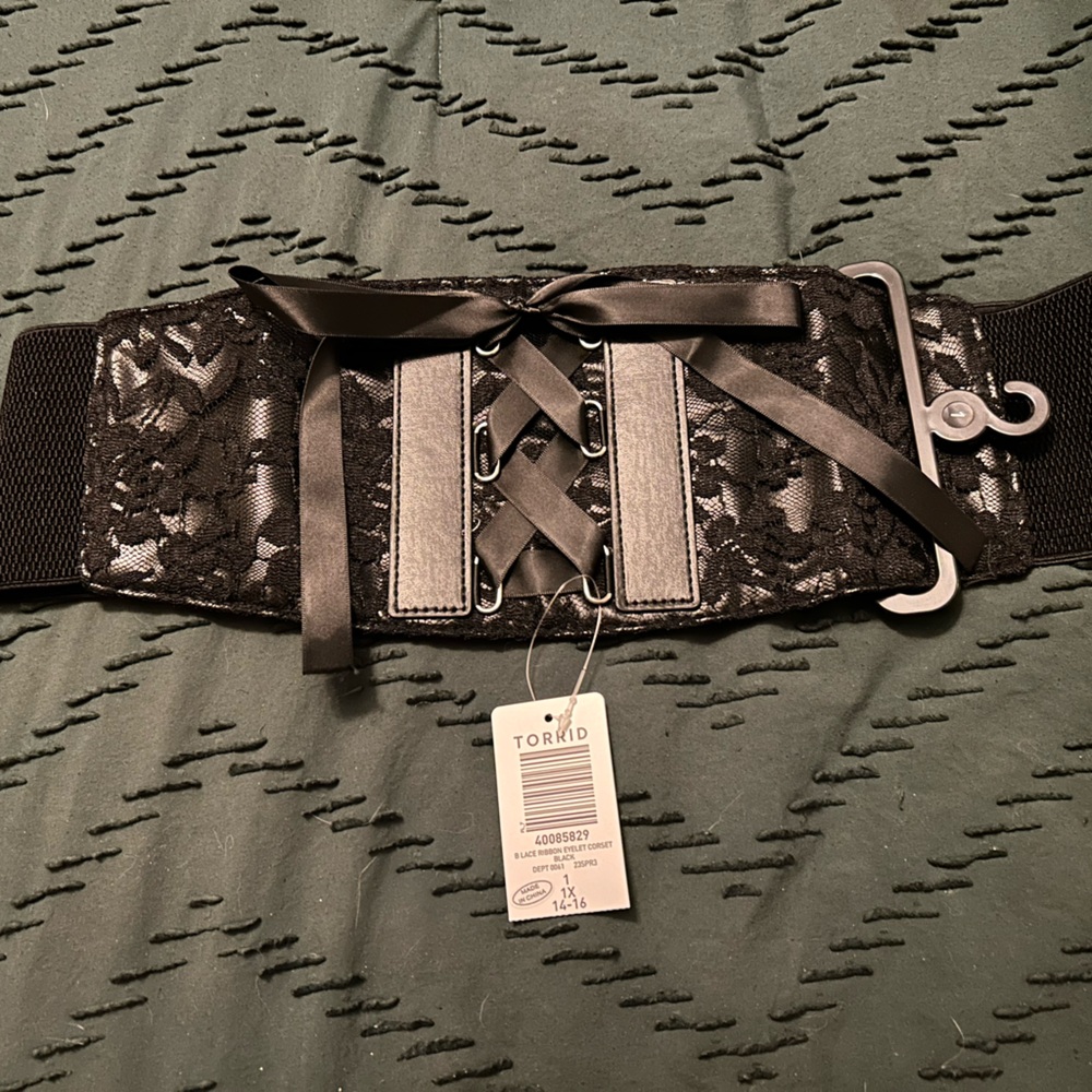 Cute lace black belt with a pair of rhinestone safety pin earrings.